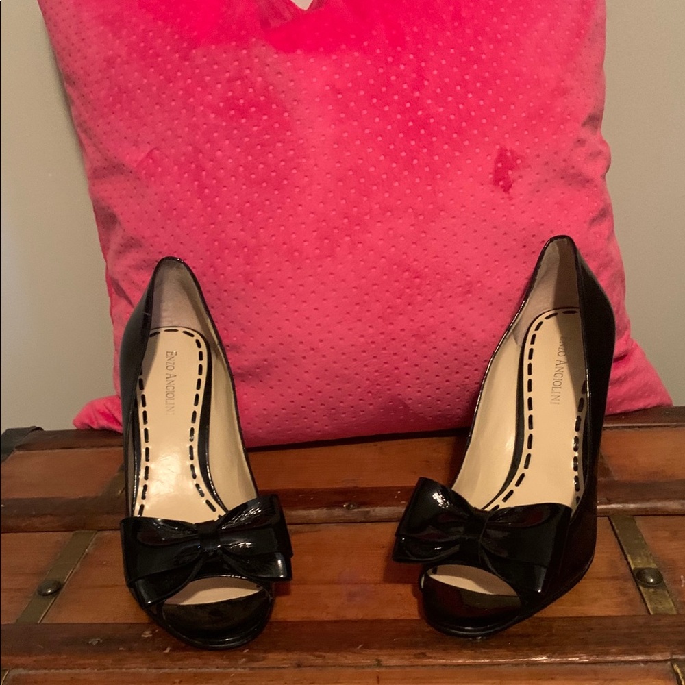 Enzo Angiolini leather sole patent leather bows